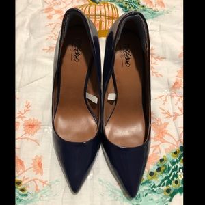 👠 Navy blue pointed toe pumps 👠